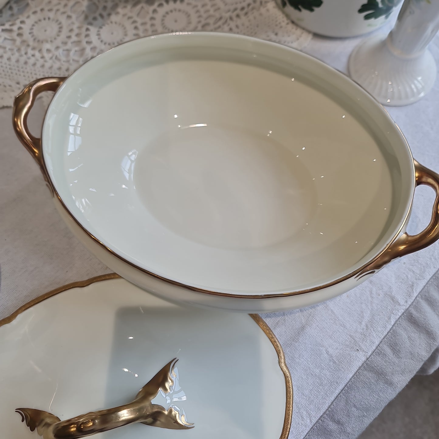 Royal Doulton Vintage Ivory Gold serving tureen- very good condition