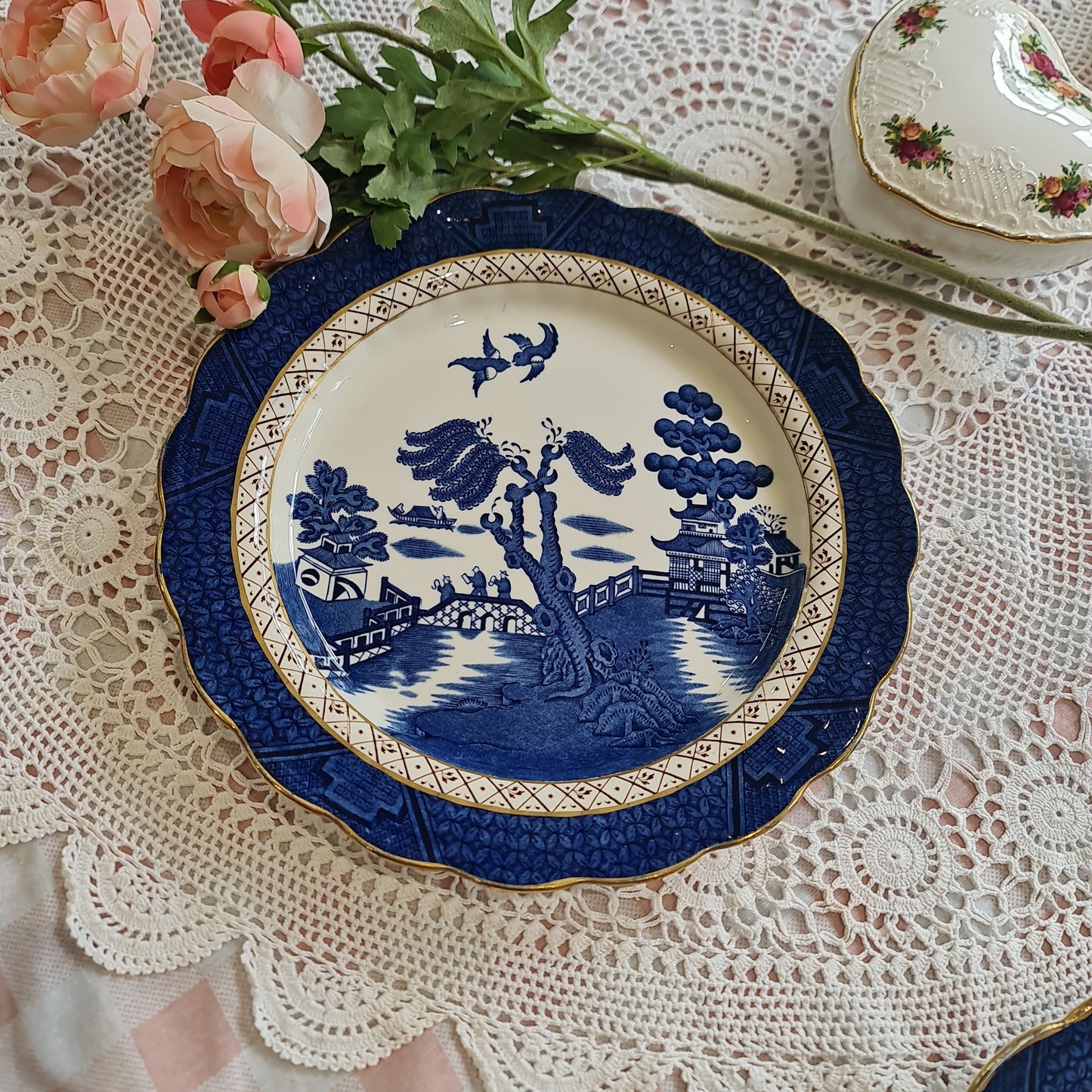 Booths vintage old willow 26 cm plate – The British Antiques Company