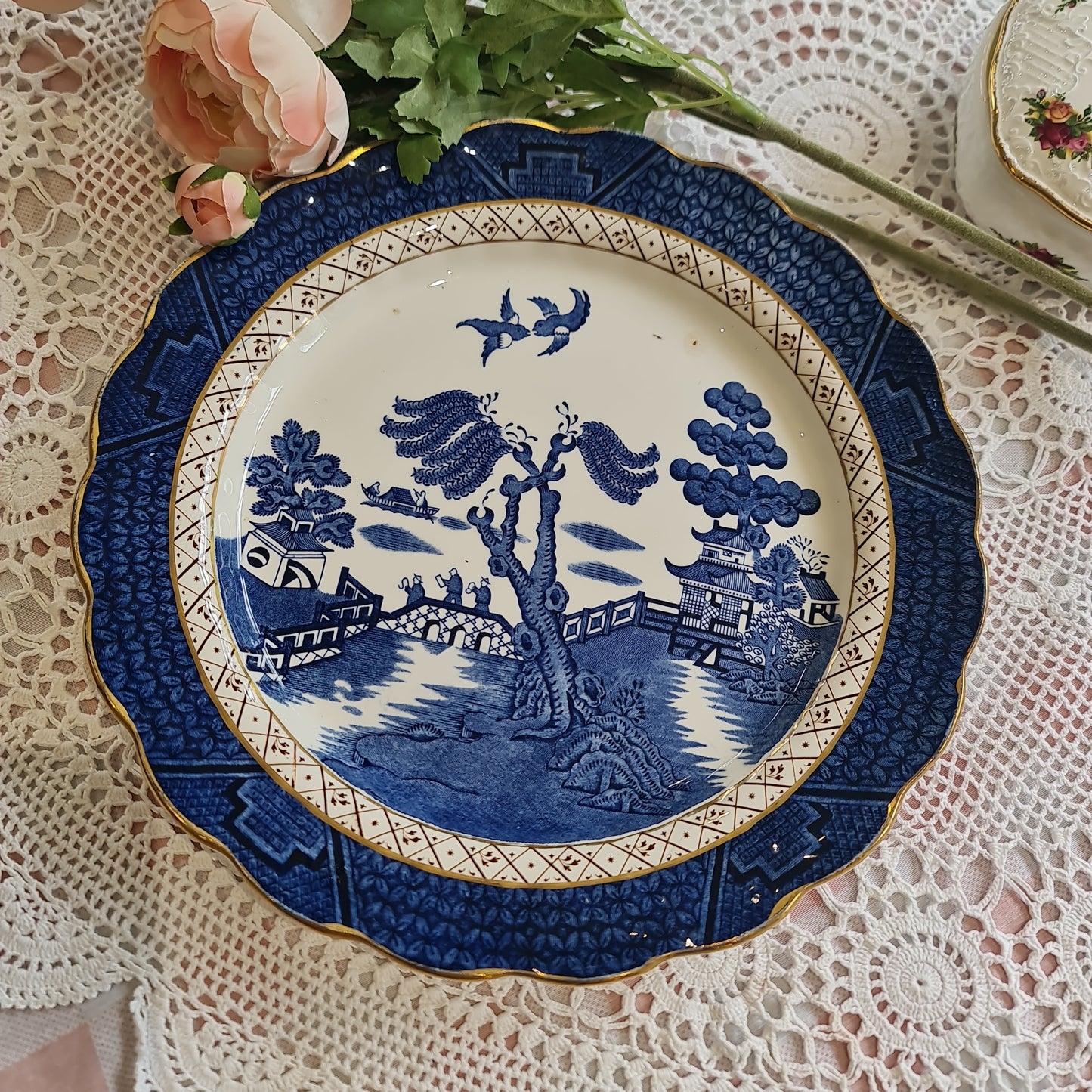 Booths vintage old willow 26 cm plate – The British Antiques Company