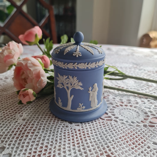 A beautiful piece of Wedgwood jadperware canister with lid - minor chip on inside of lid