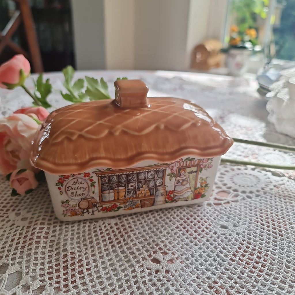 Sadler cottage butter dish - minor crazing on base
