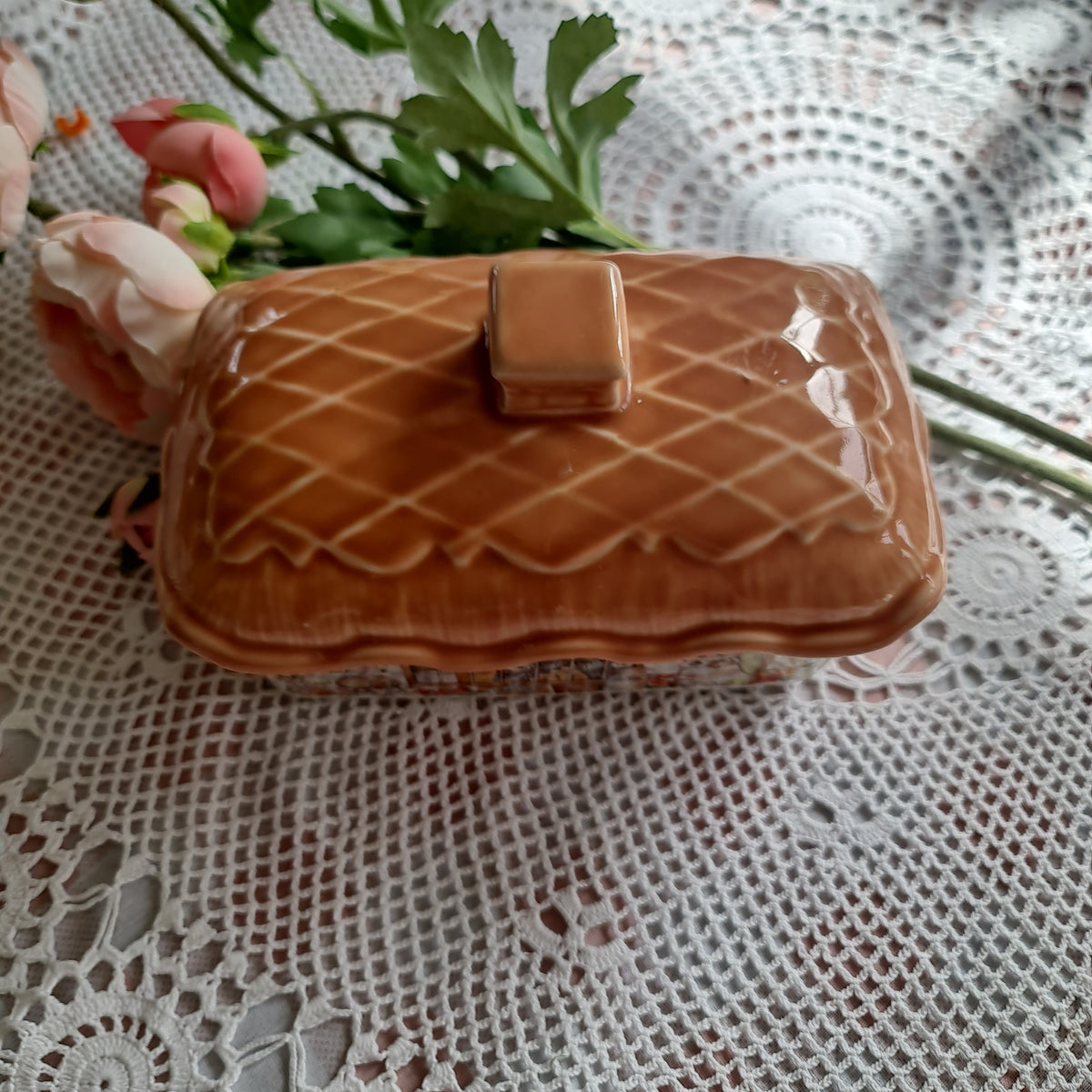Sadler cottage butter dish - minor crazing on base