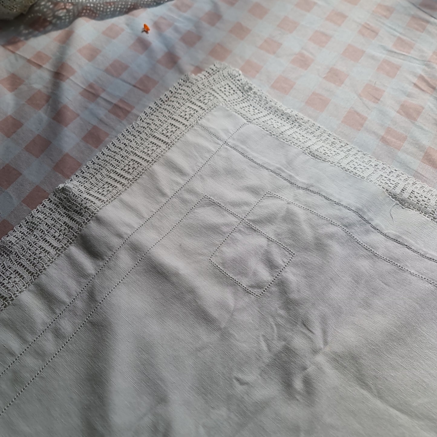 Heavy linen table cloth with lace