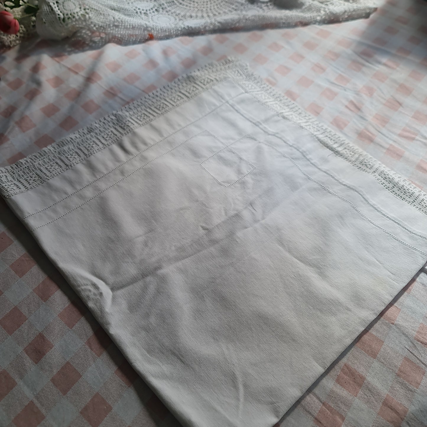 Heavy linen table cloth with lace