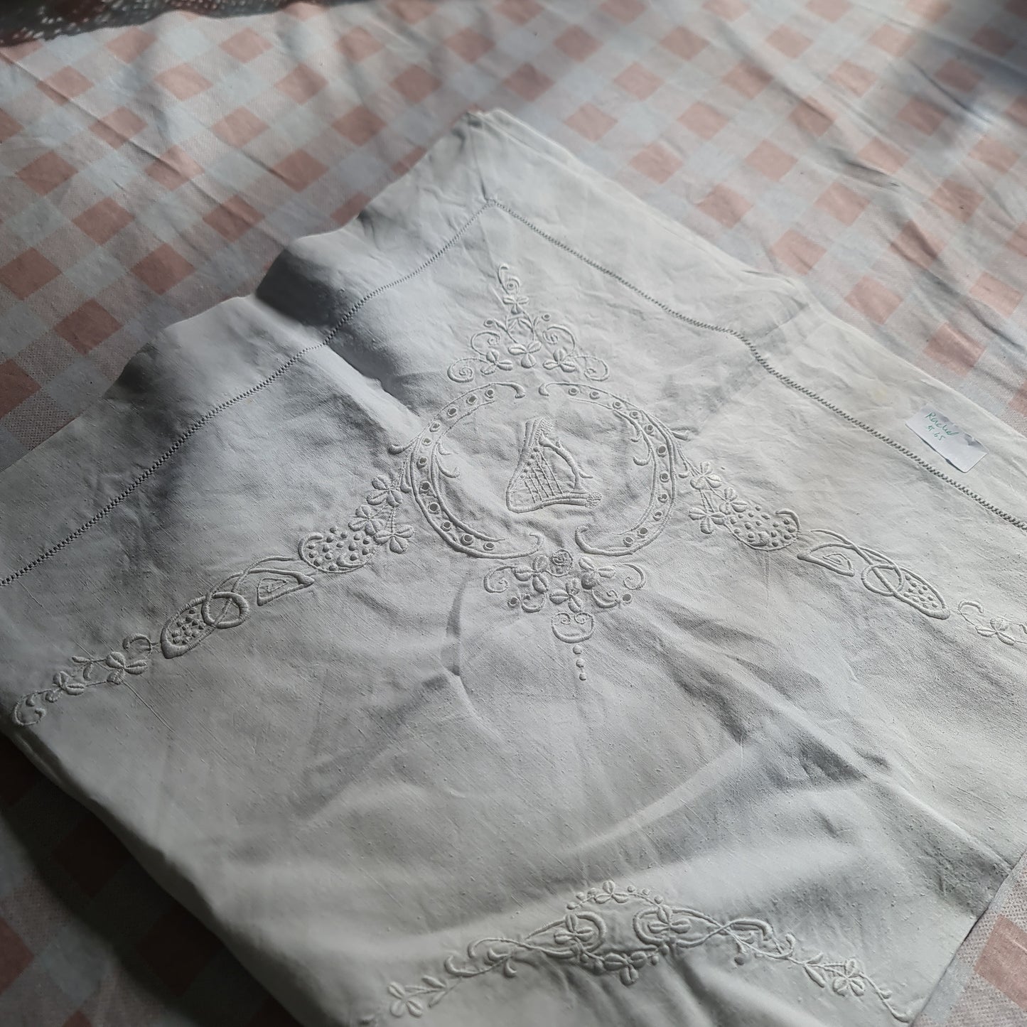 Beautiful Embroidery linen table cloth