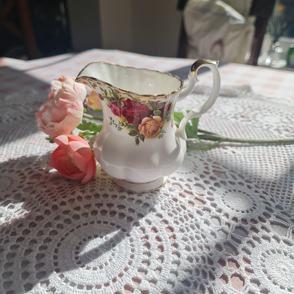 Royal Albert Old country rose vintage milk jug (Height 11cm)