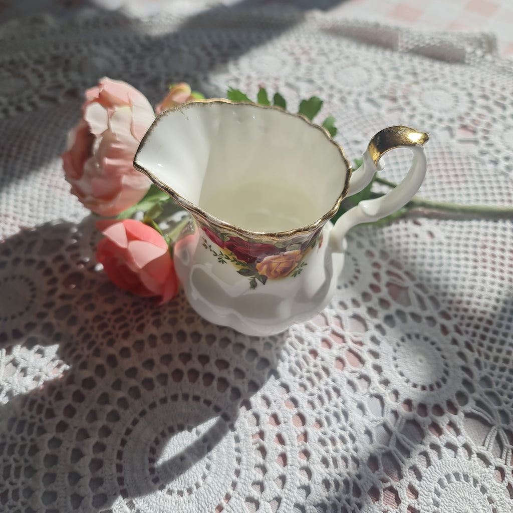 Royal Albert Old country rose vintage milk jug (Height 11cm)