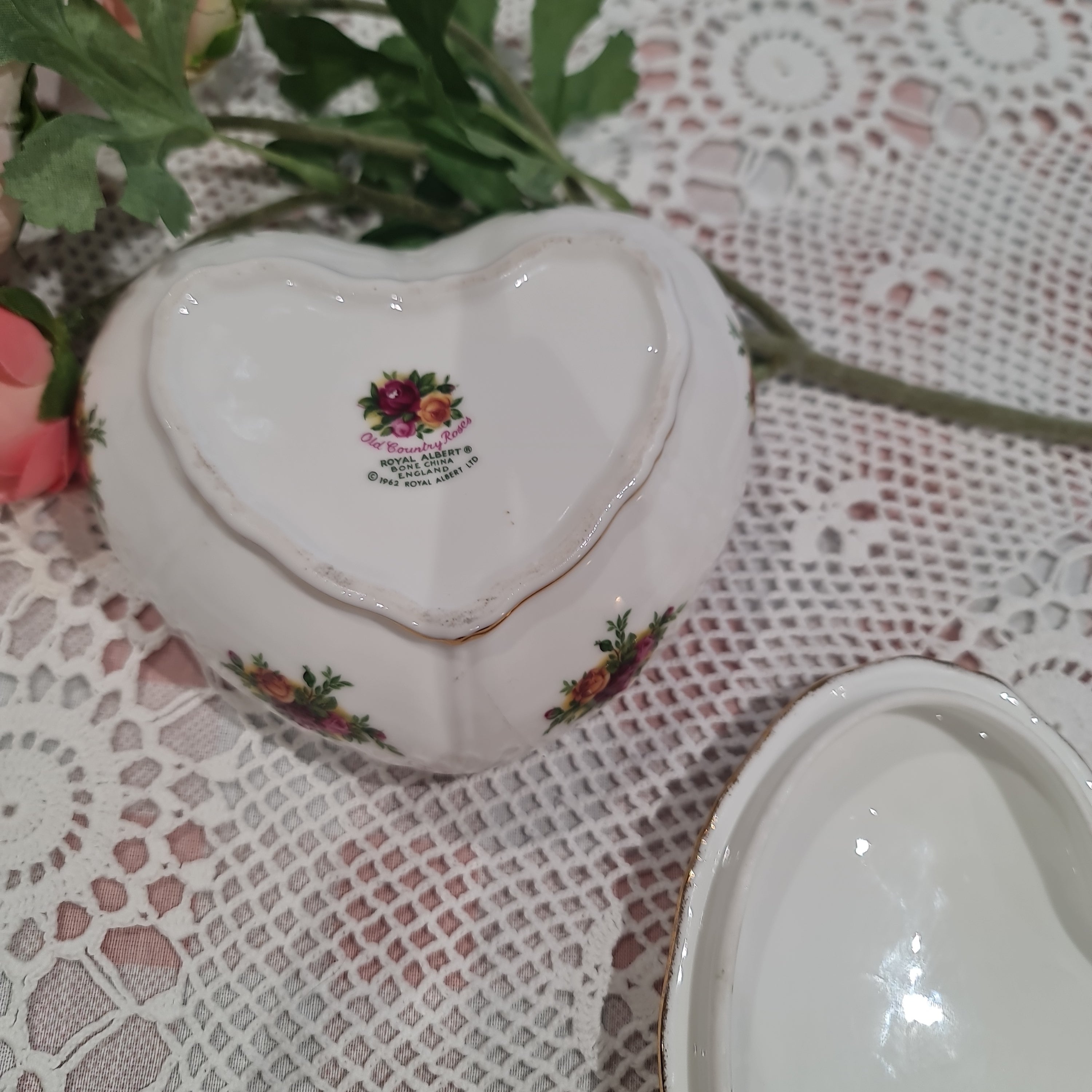 Royal Albert old country rose heart shaped Jewellery box