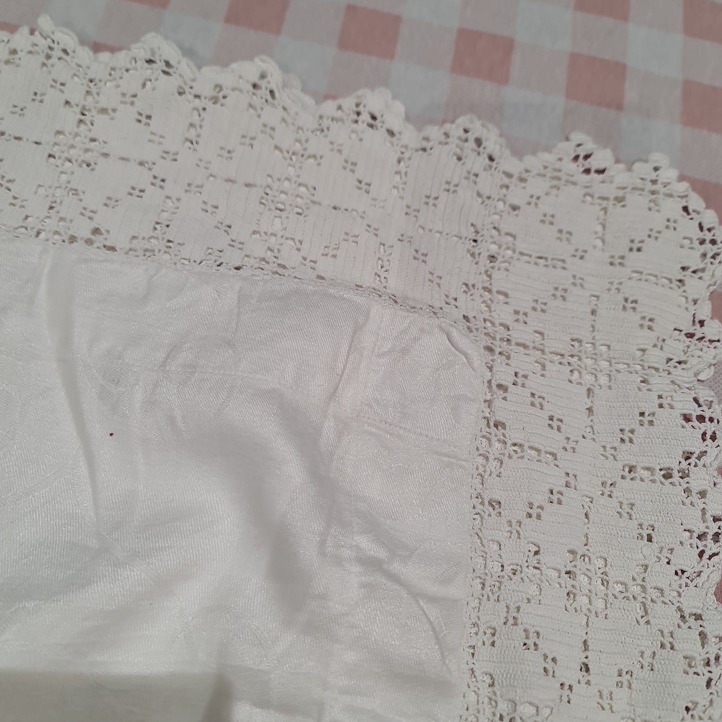 Gorgeous linen with lace edge square table cloth