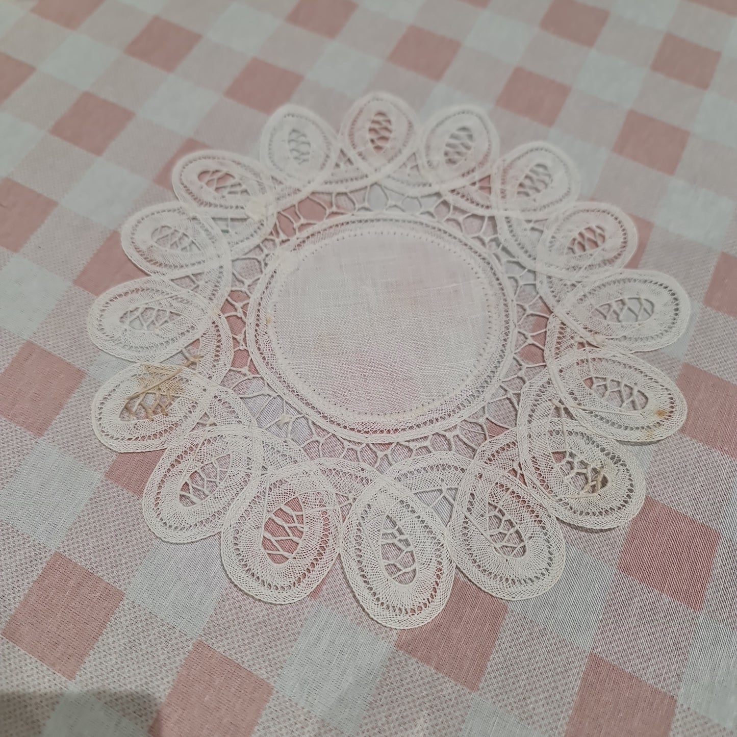 Vintage round lace placemat x 6