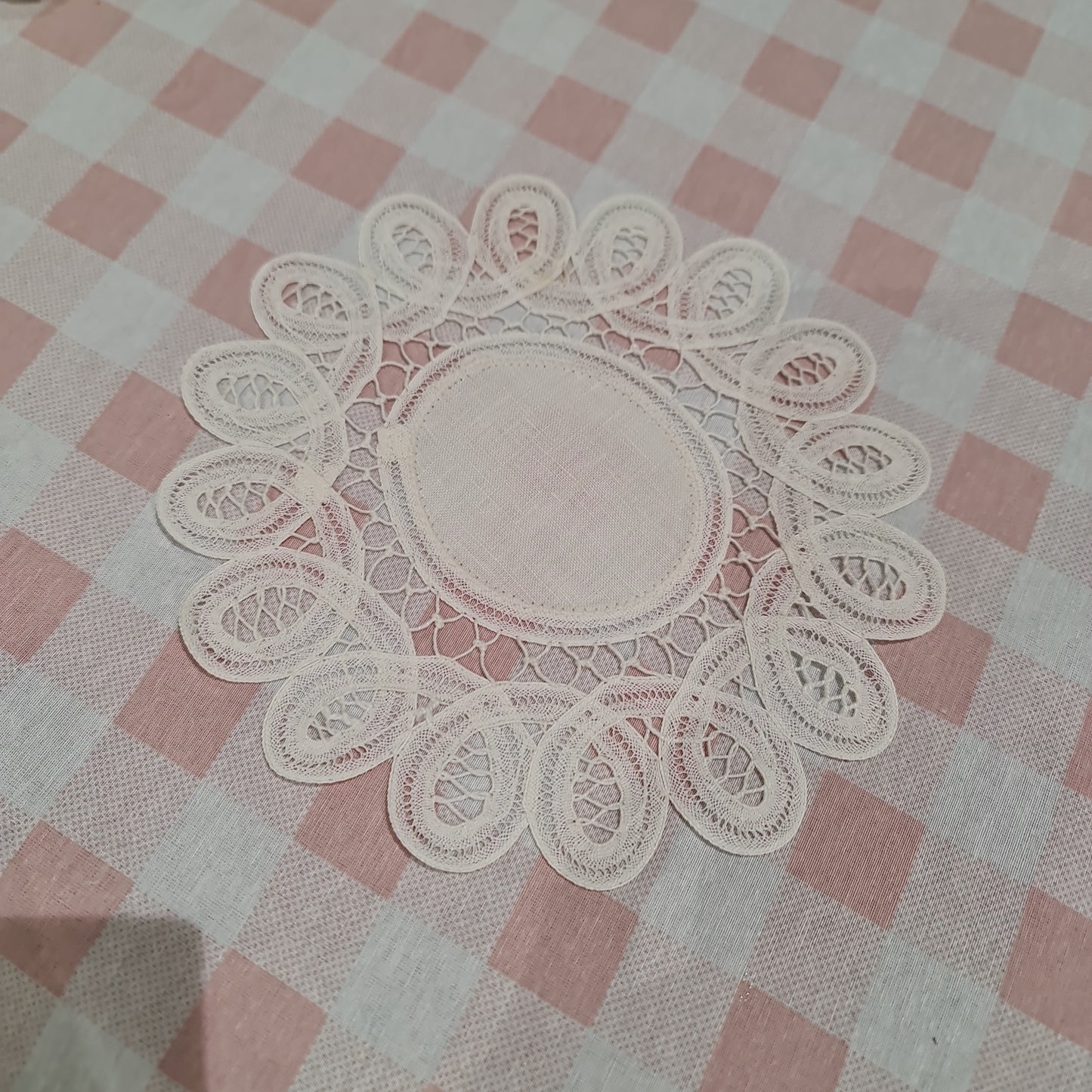 Vintage round lace placemat x 6