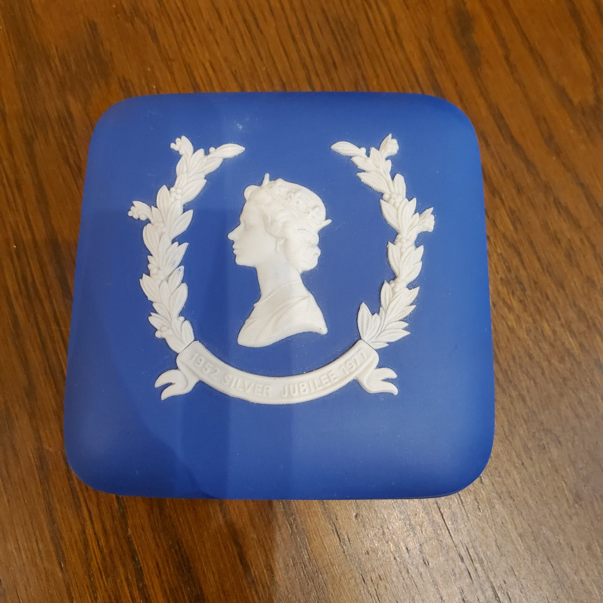 Wedgwood Jasperware Silver Jubilee Trinket Box (1977)