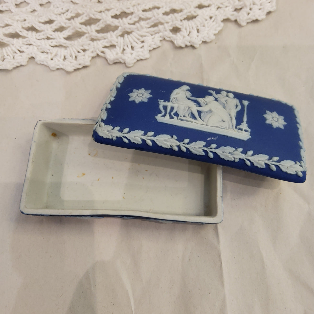 Wedgwood blue Jasperware Trinklet box - c1869