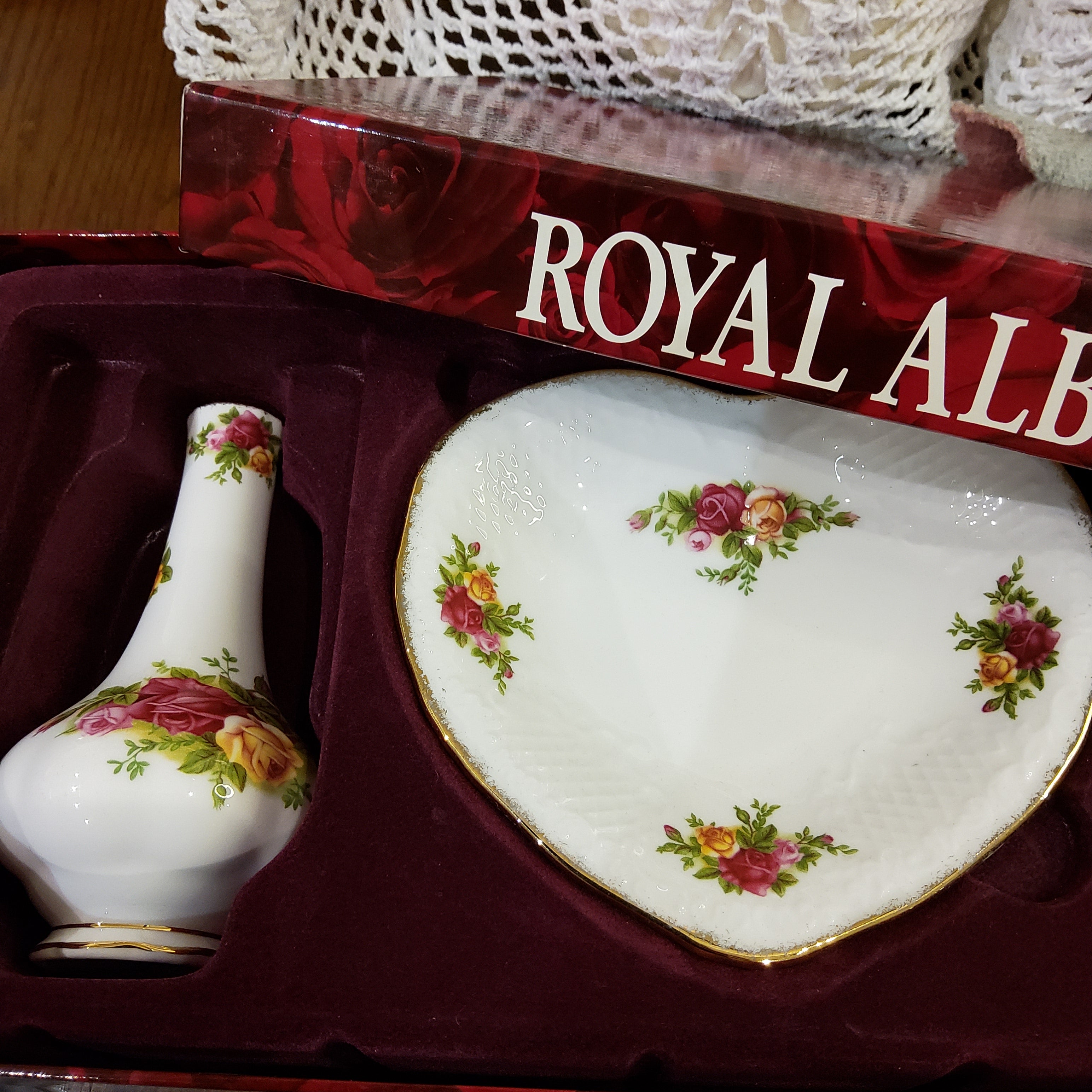 Royal Albert Old Country Roses Mini Vase & Heart dish Set ❤️