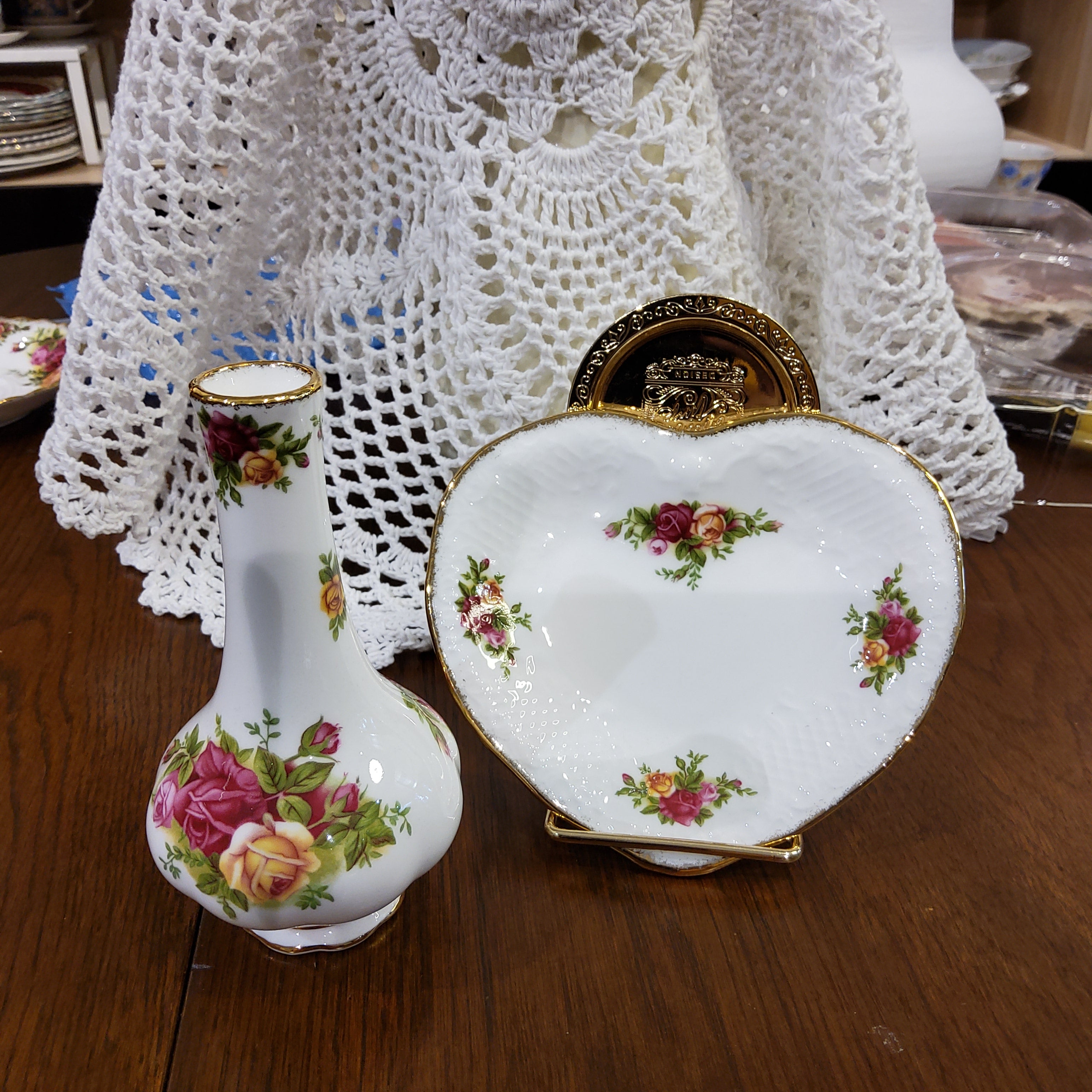 Royal Albert Old Country Roses Mini Vase & Heart dish Set ❤️