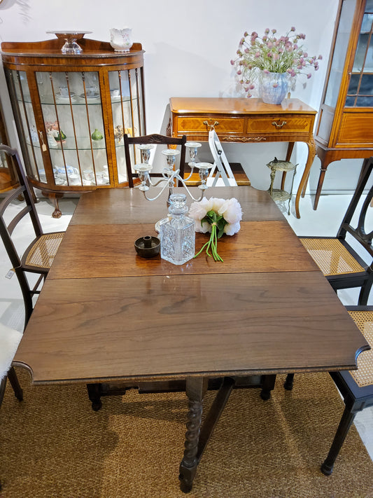 Antique English Walnut Gate Legs Drop leaf table