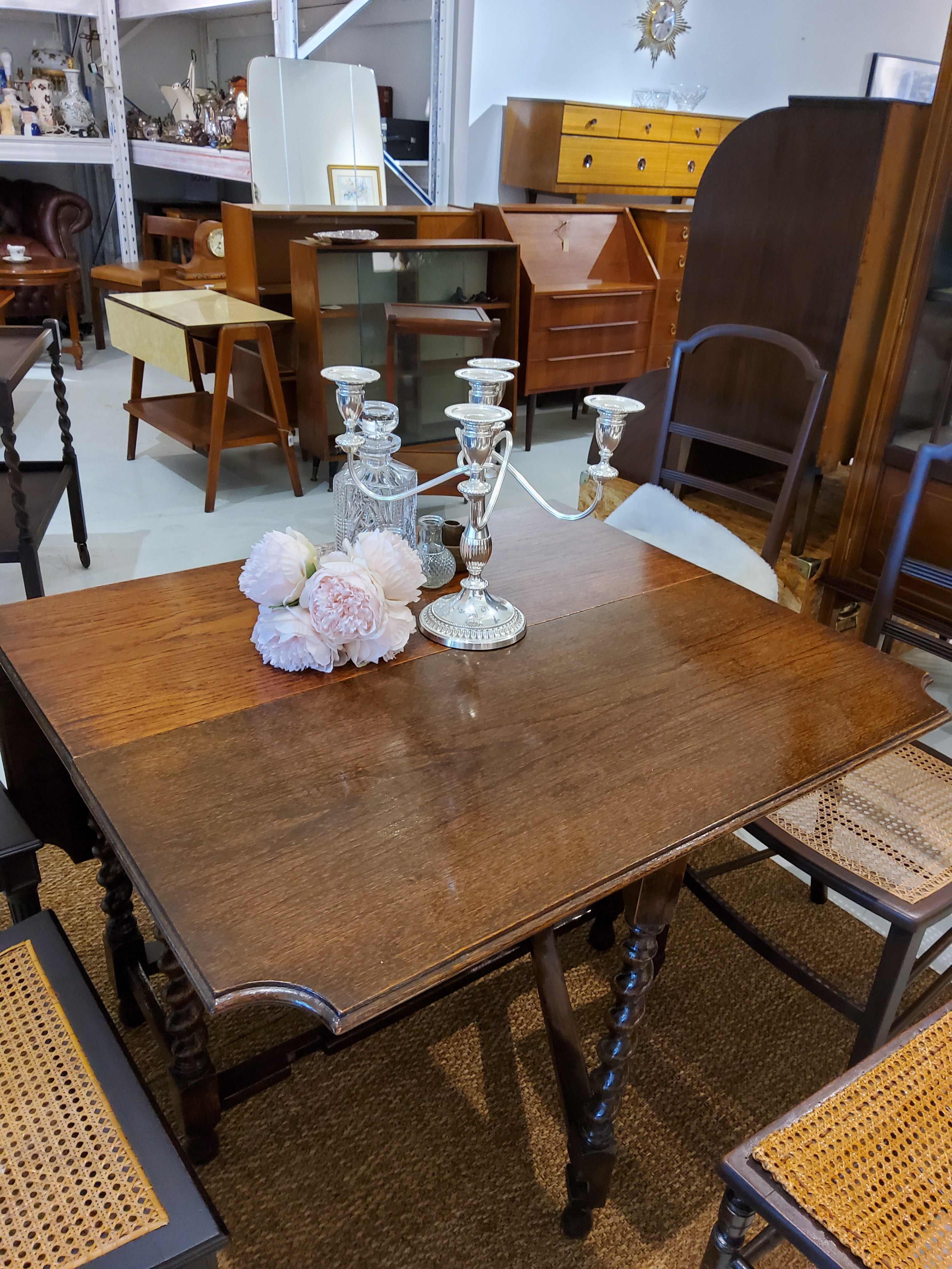 Antique English Walnut Gate Legs Drop leaf table