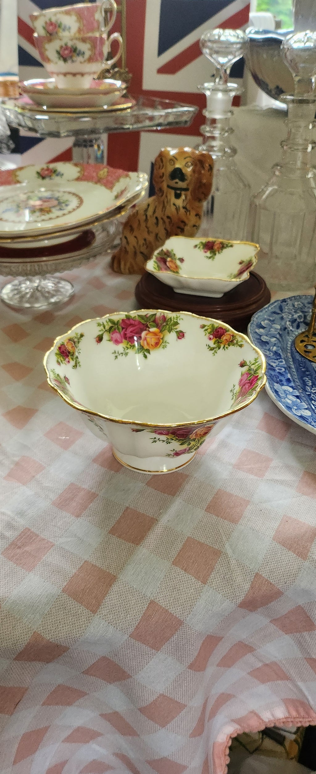 Royal Albert old country Rose Bowl