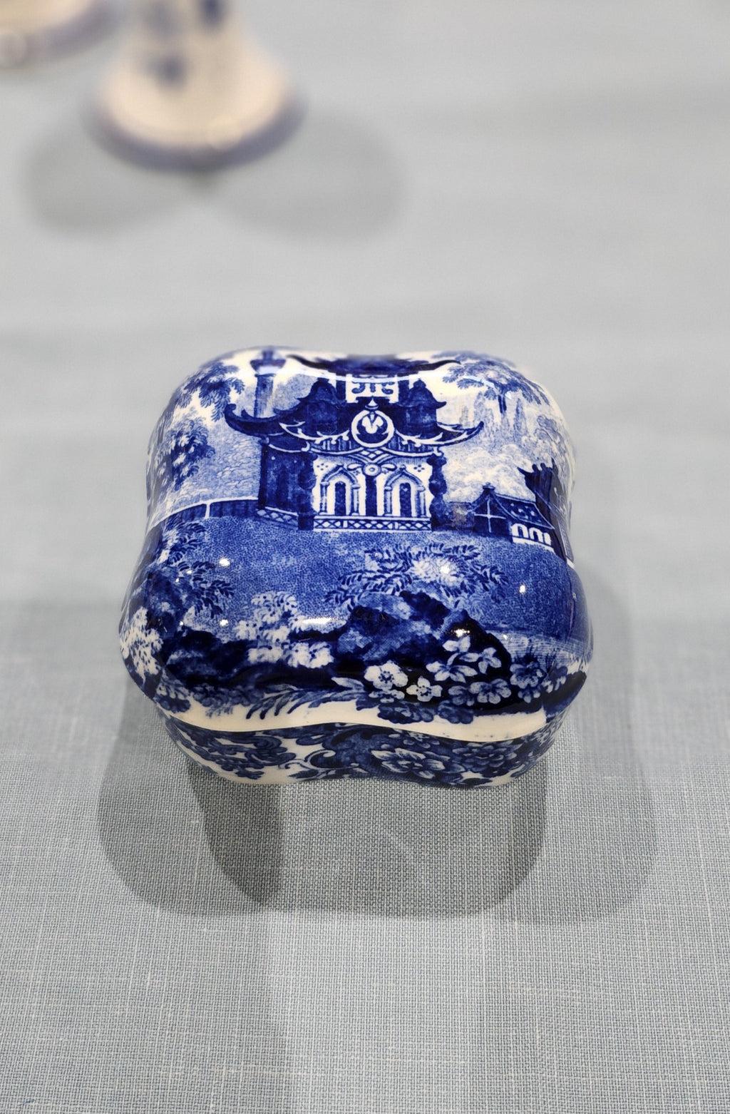 Rare Wedgwood Etruria blue and white jewelkery box/ tinket box- Chinese series early 1900