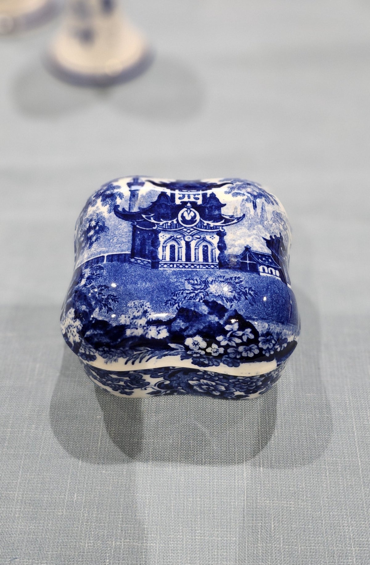 Rare Wedgwood Etruria blue and white jewelkery box/ tinket box- Chinese series early 1900