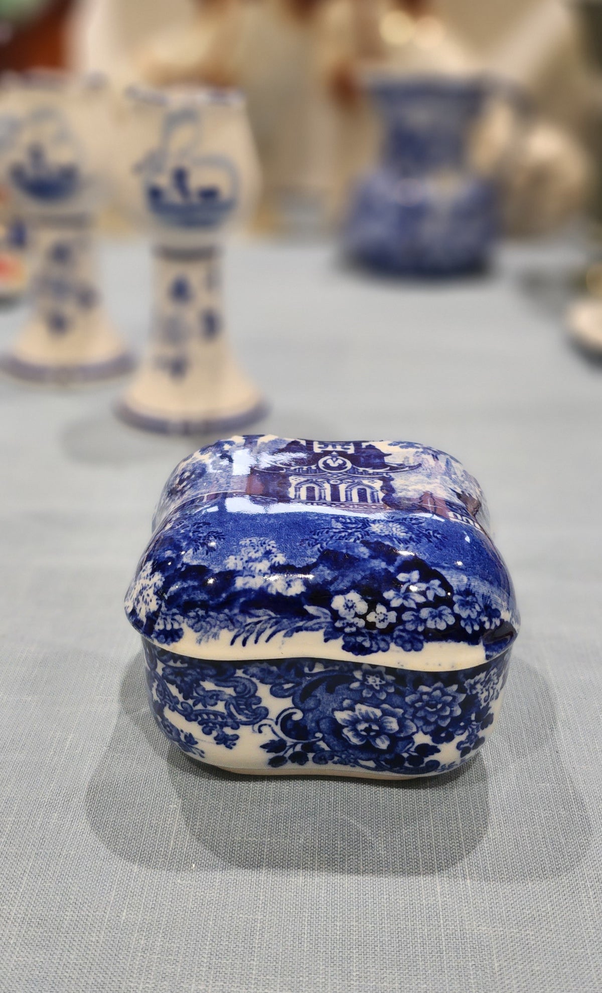 Rare Wedgwood Etruria blue and white jewelkery box/ tinket box- Chinese series early 1900