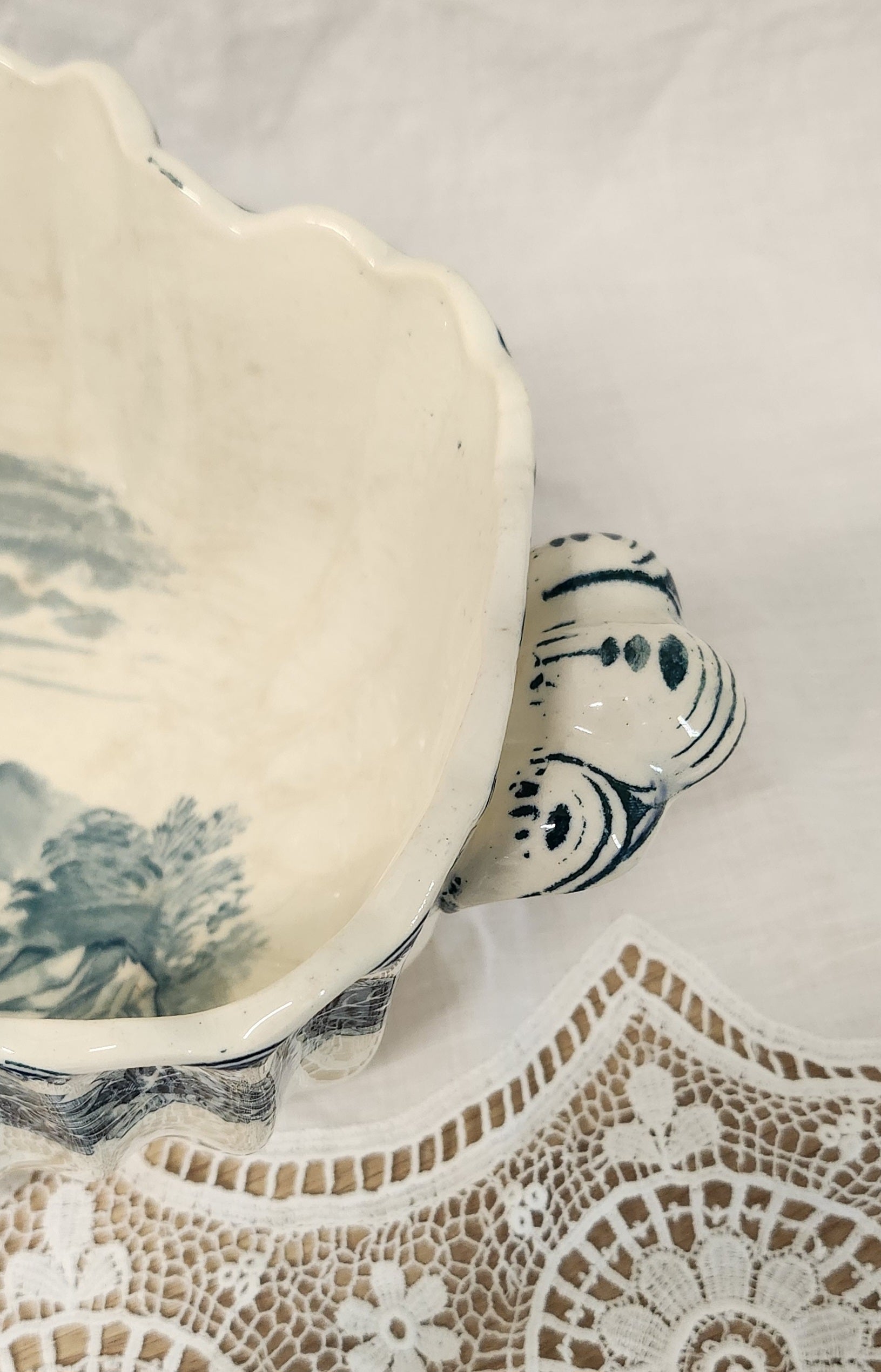 Whimsical Rare Spode Copeland wild birds series big tureen /serving dish- with defect under the lid cover