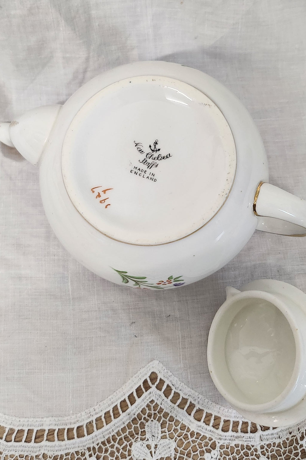 Rare Antique New Chelsea Handpainted Fine Bone China Tea pot - with minor line on rim and tea tainted in the pot