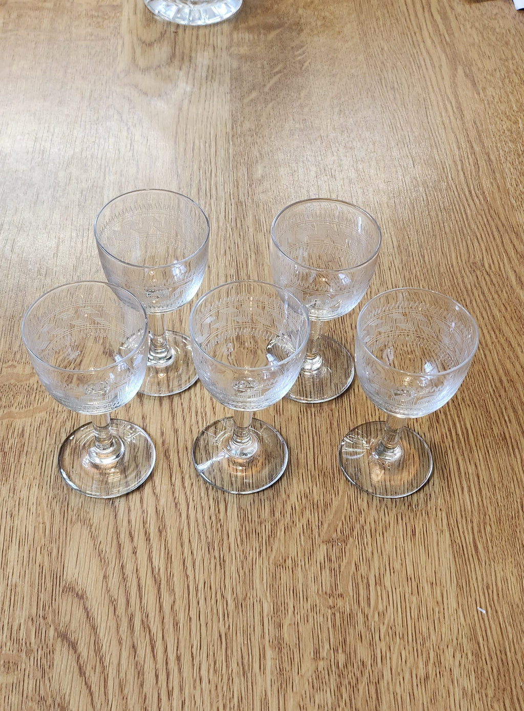 Very pretty vintage port wine glass with etching x 5pcs