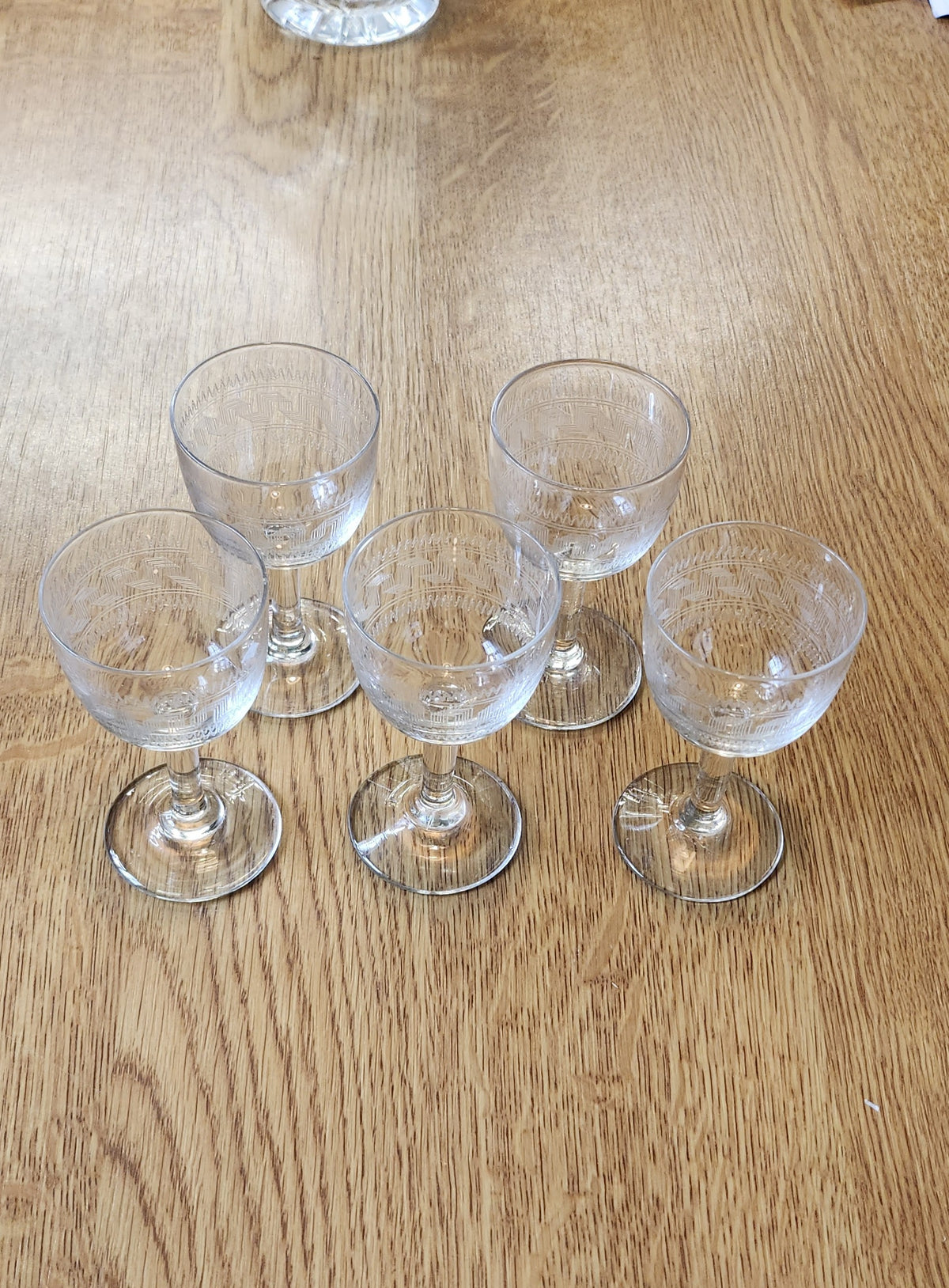 Very pretty vintage port wine glass with etching x 5pcs