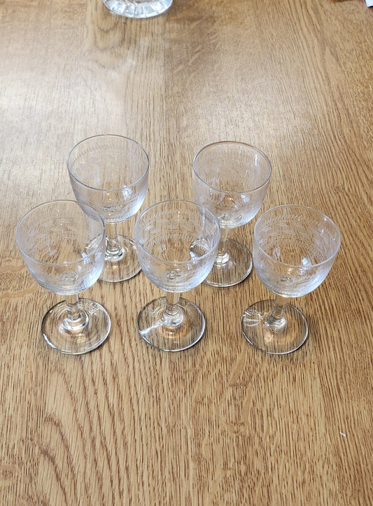 Very pretty vintage port wine glass with etching x 5pcs