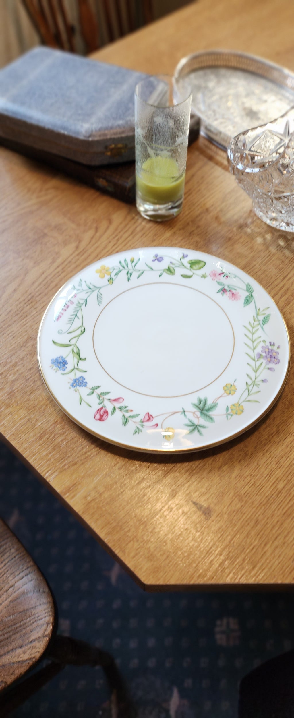 Royal Worcester Fine porcelain cake stand