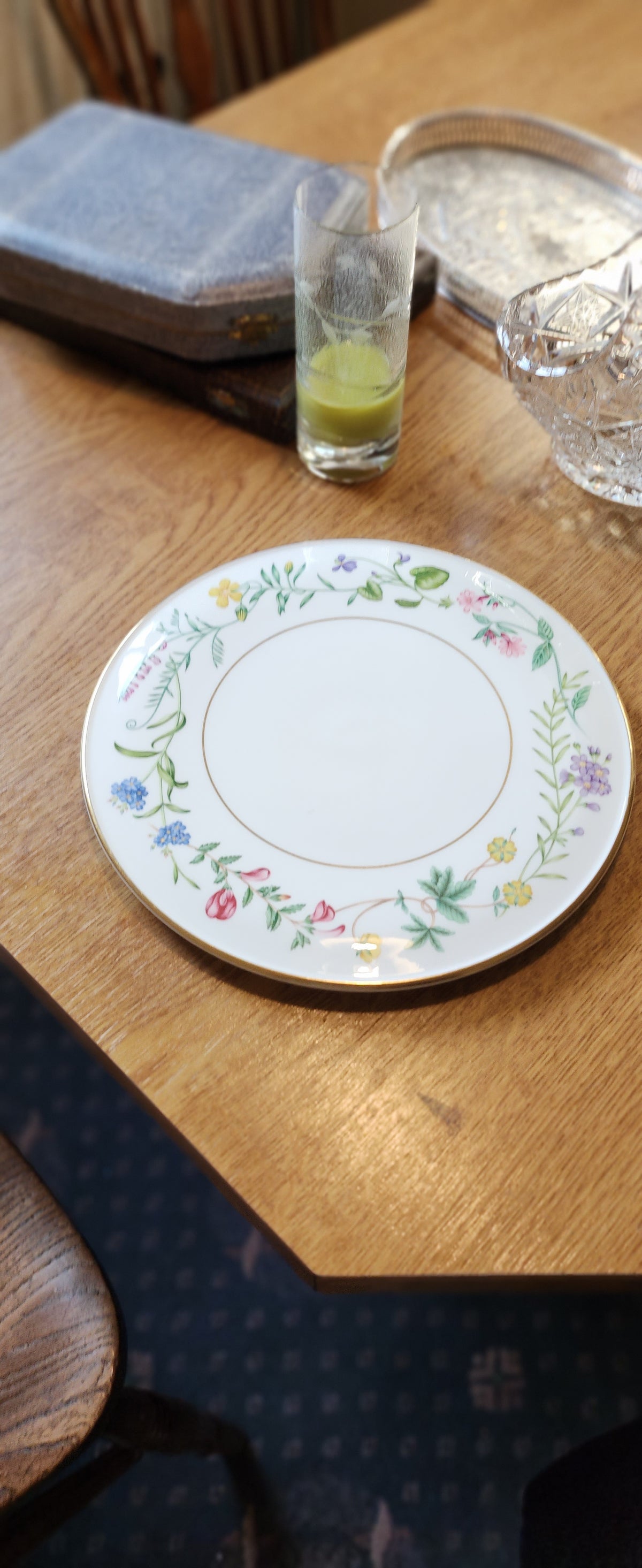 Royal Worcester Fine porcelain cake stand