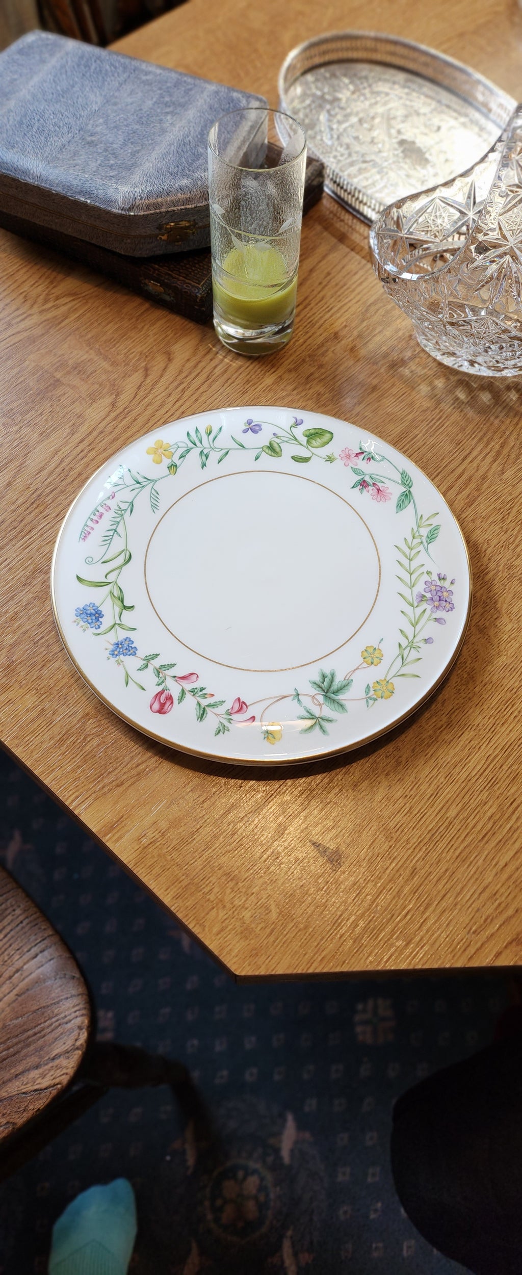 Royal Worcester Fine porcelain cake stand