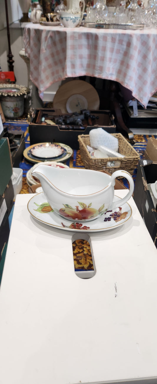 Royal worcester fine porcelain oven to table gravy bowl