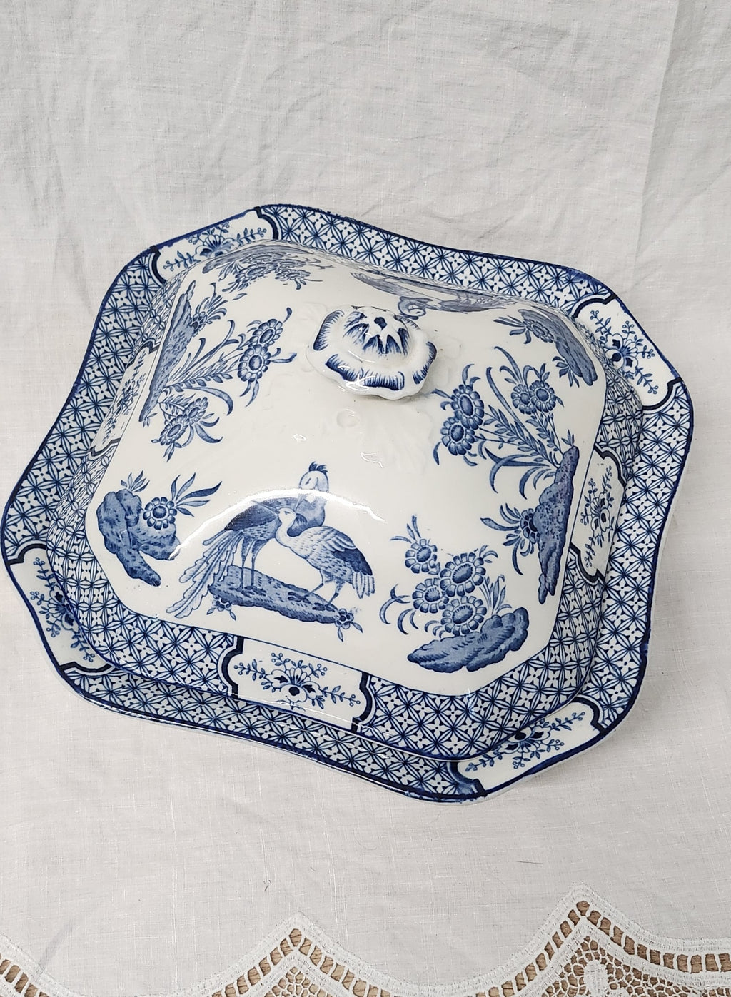 Wood and son blue and white tureen 1891 -1920