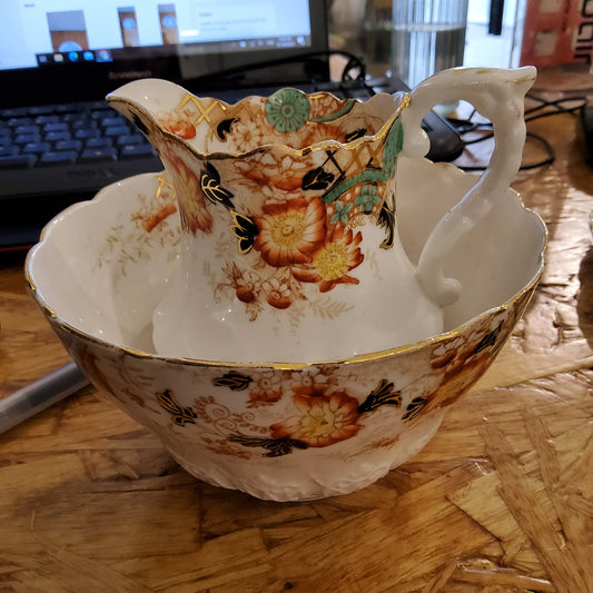 Flowery milk jar and sugar bowl set