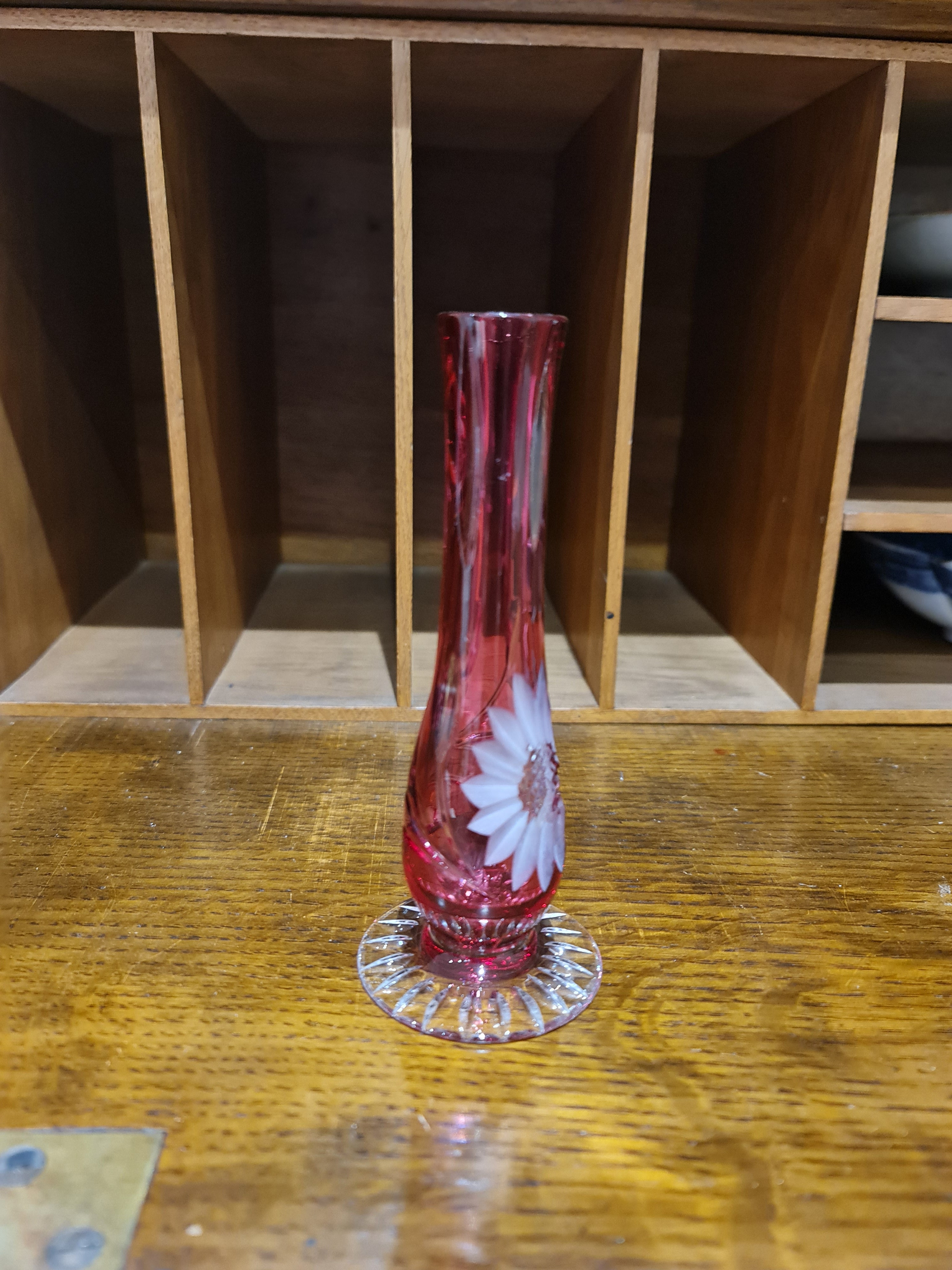 Lovely Bohemia Crystal Floral Etched Pink Cranberry Glass Flower Bud Vase 16 cm