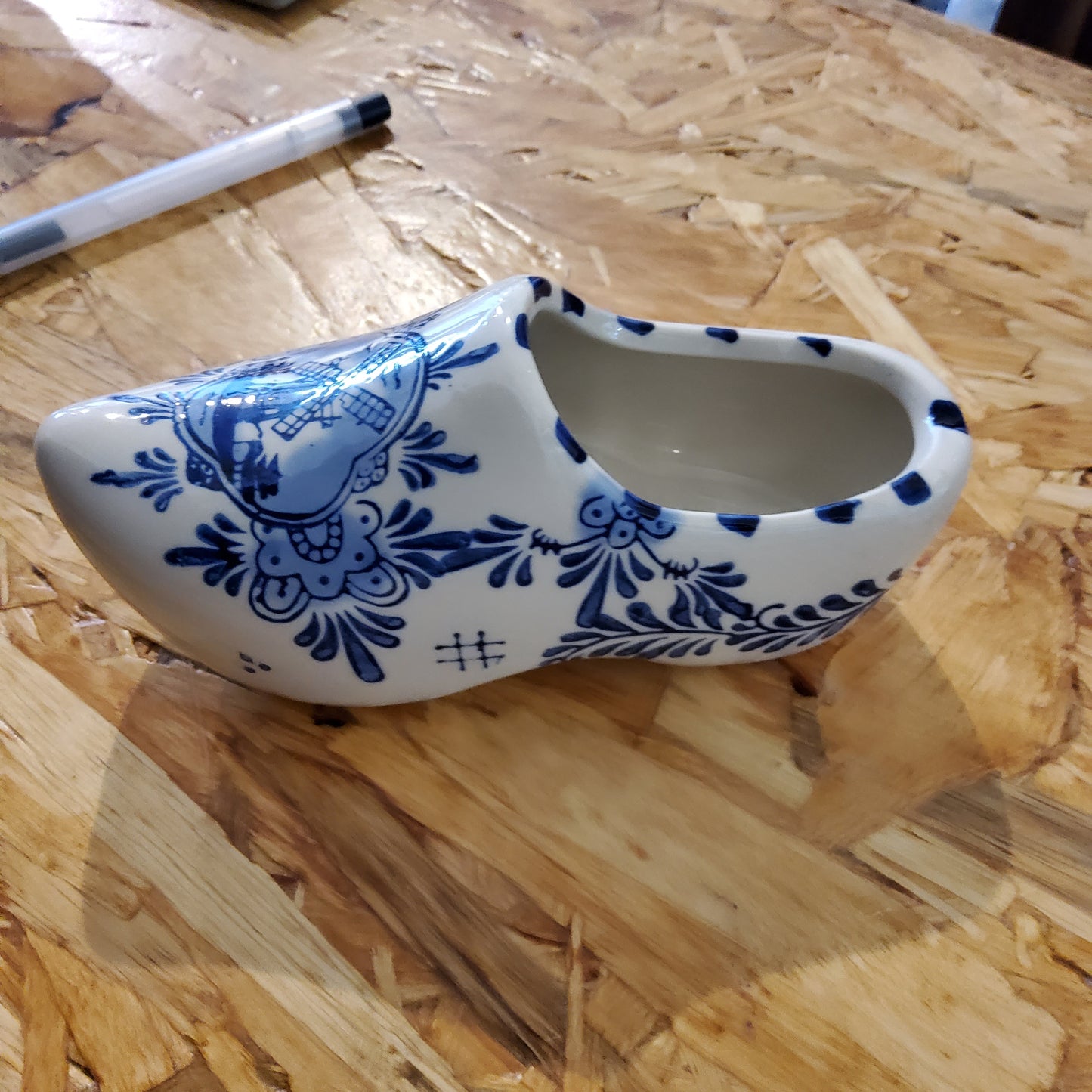 Antique shoe design