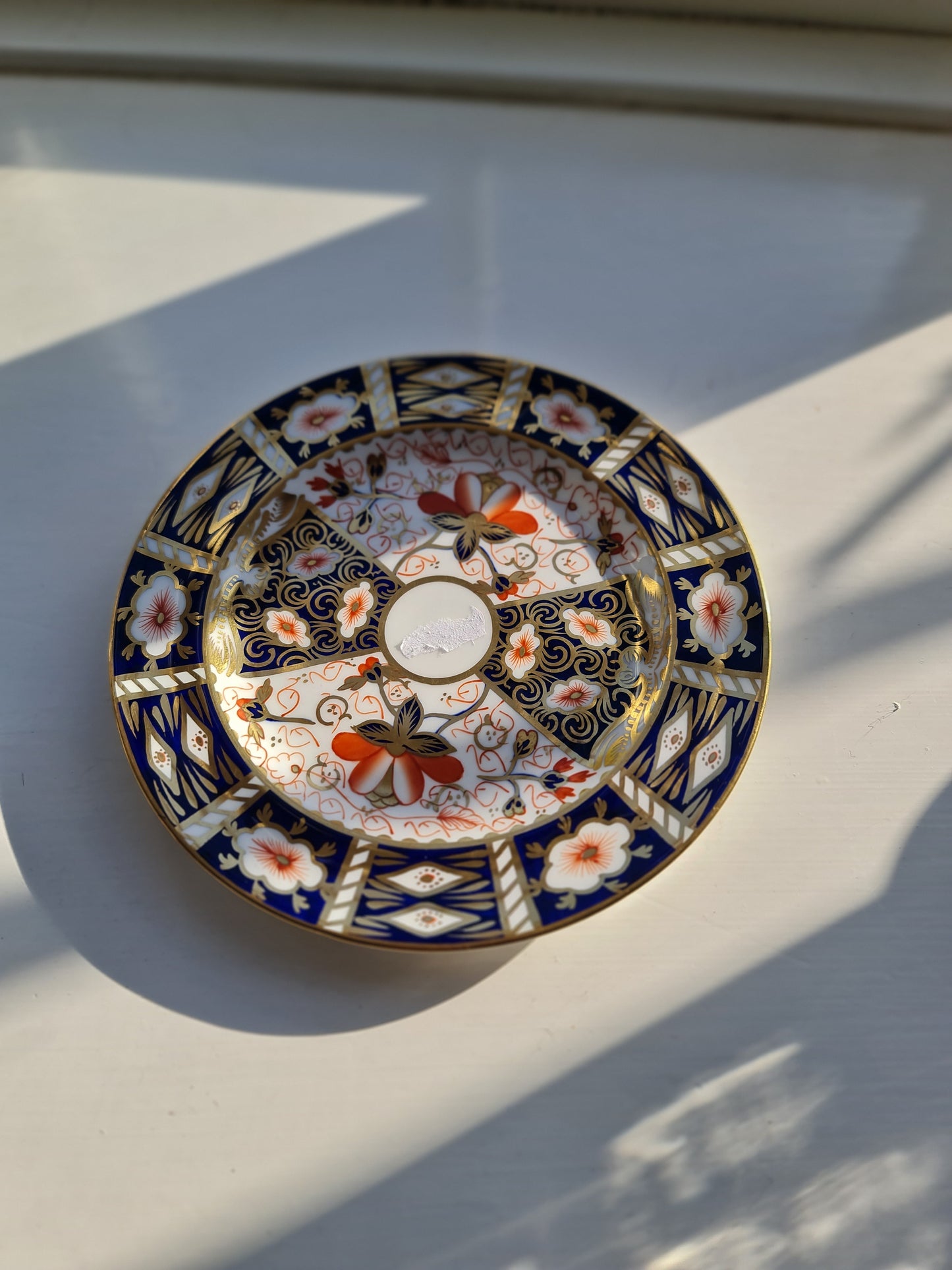 1909 Royal crown derby 18cm handpsinted imari plate