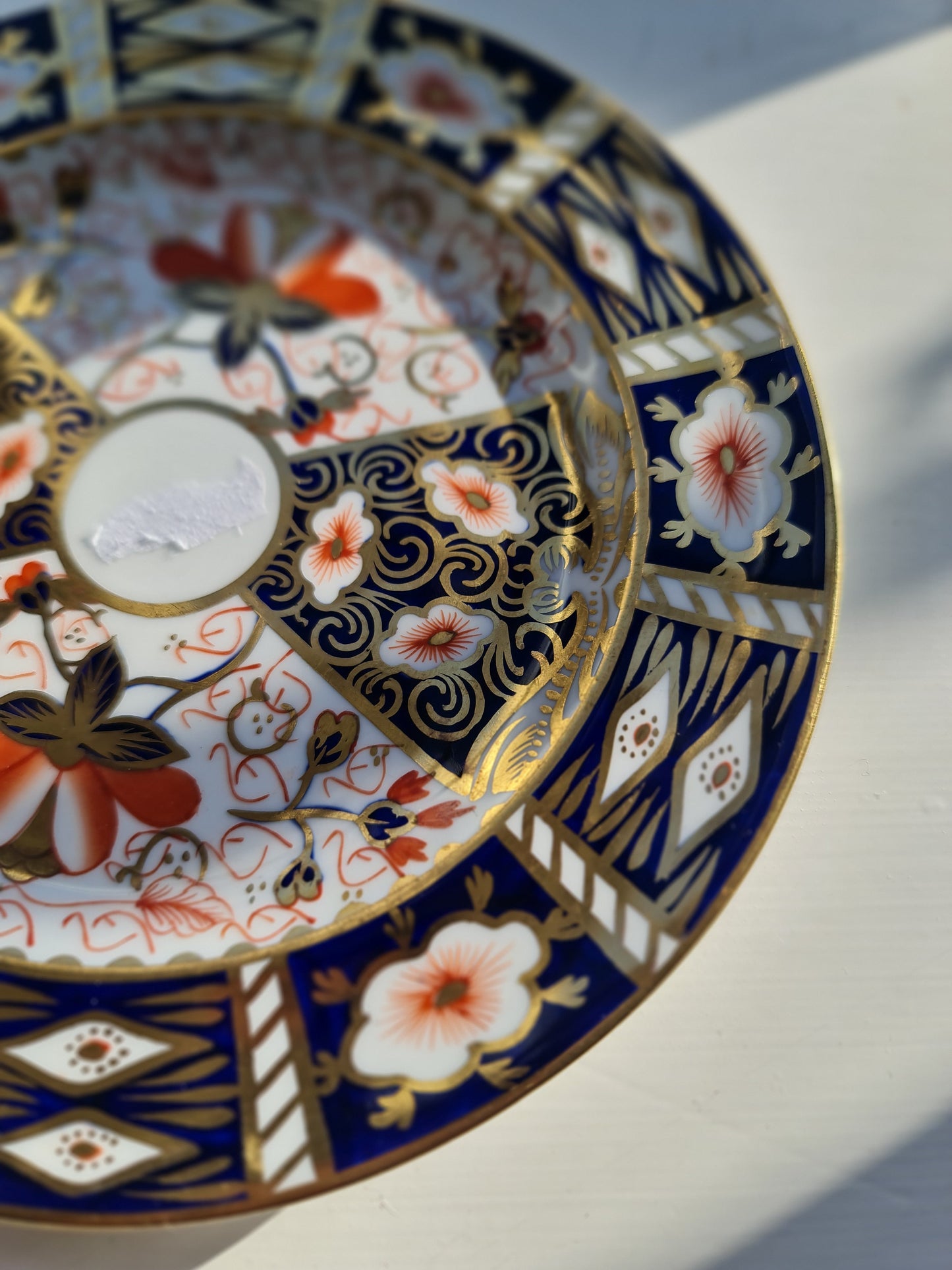 1909 Royal crown derby 18cm handpsinted imari plate