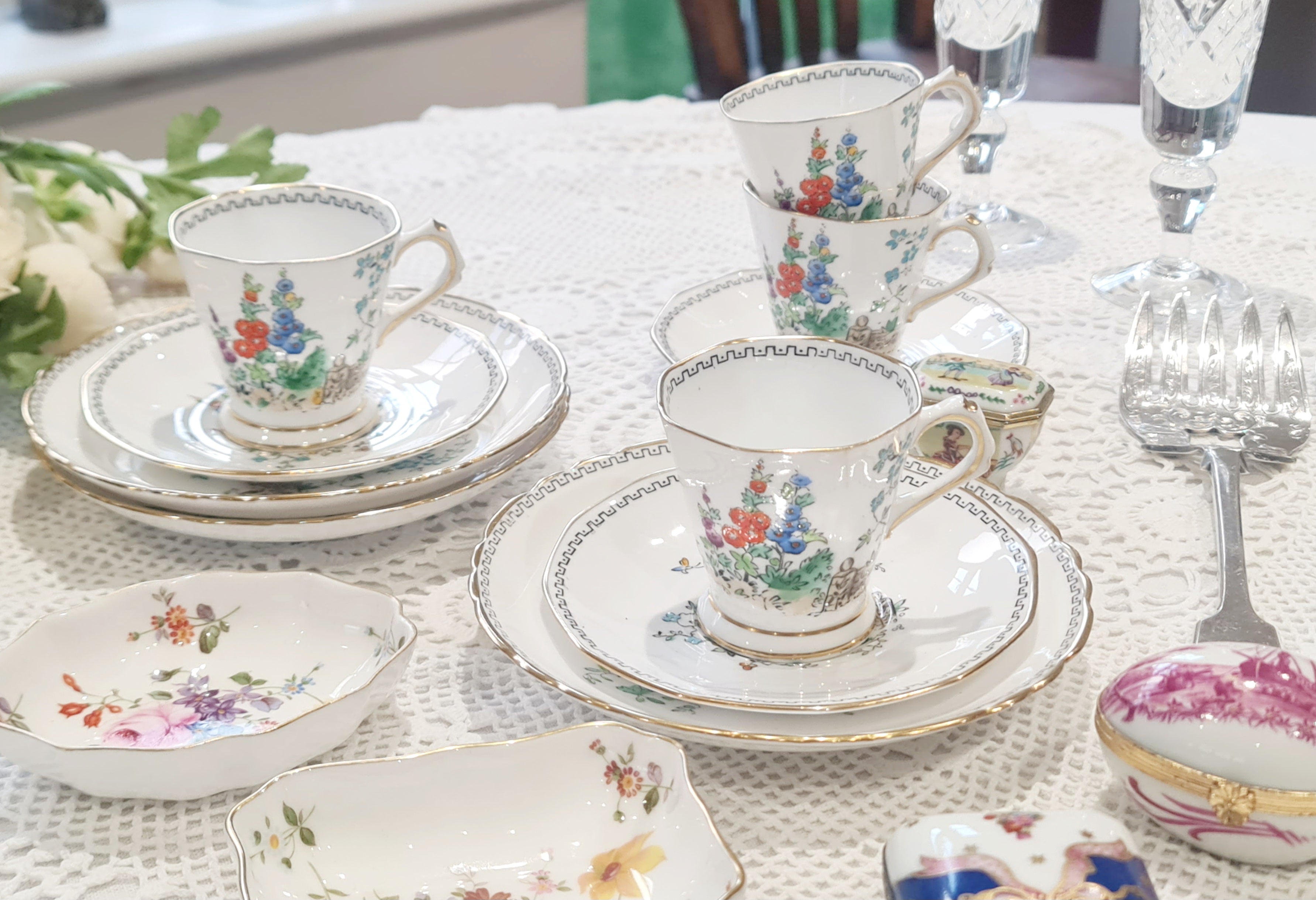 Royal Crown Tuscan handpainted tea set Trio- per set