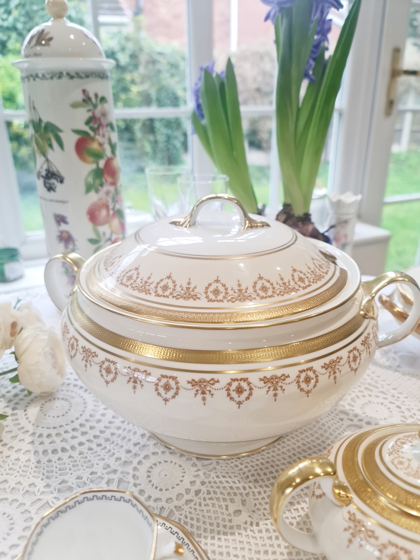 AYNSLEY Gold Dowery new tureen