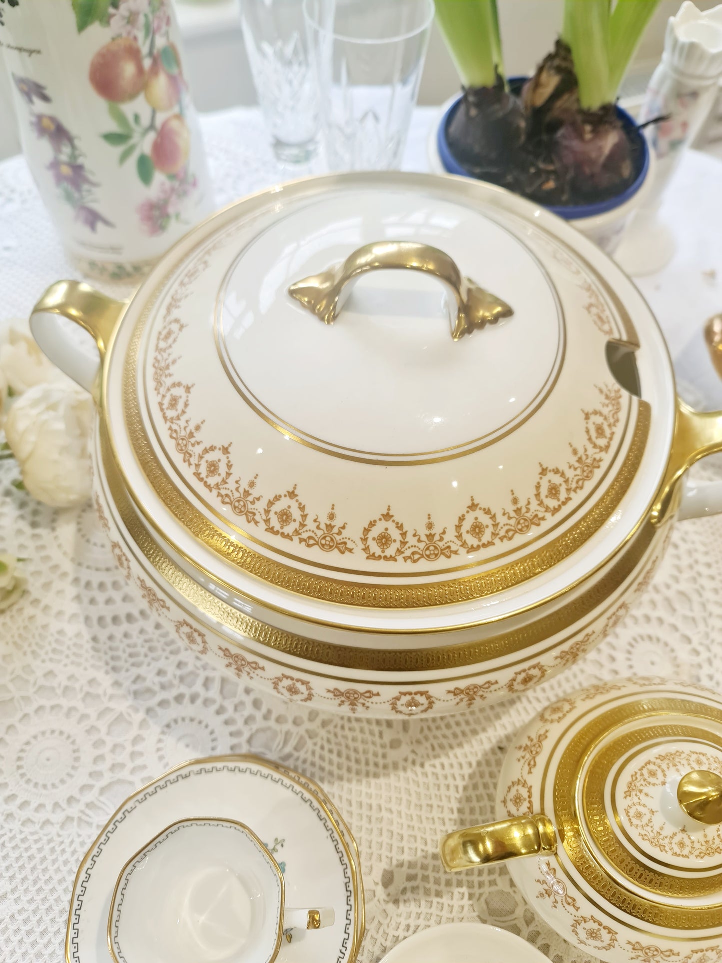 AYNSLEY Gold Dowery new tureen