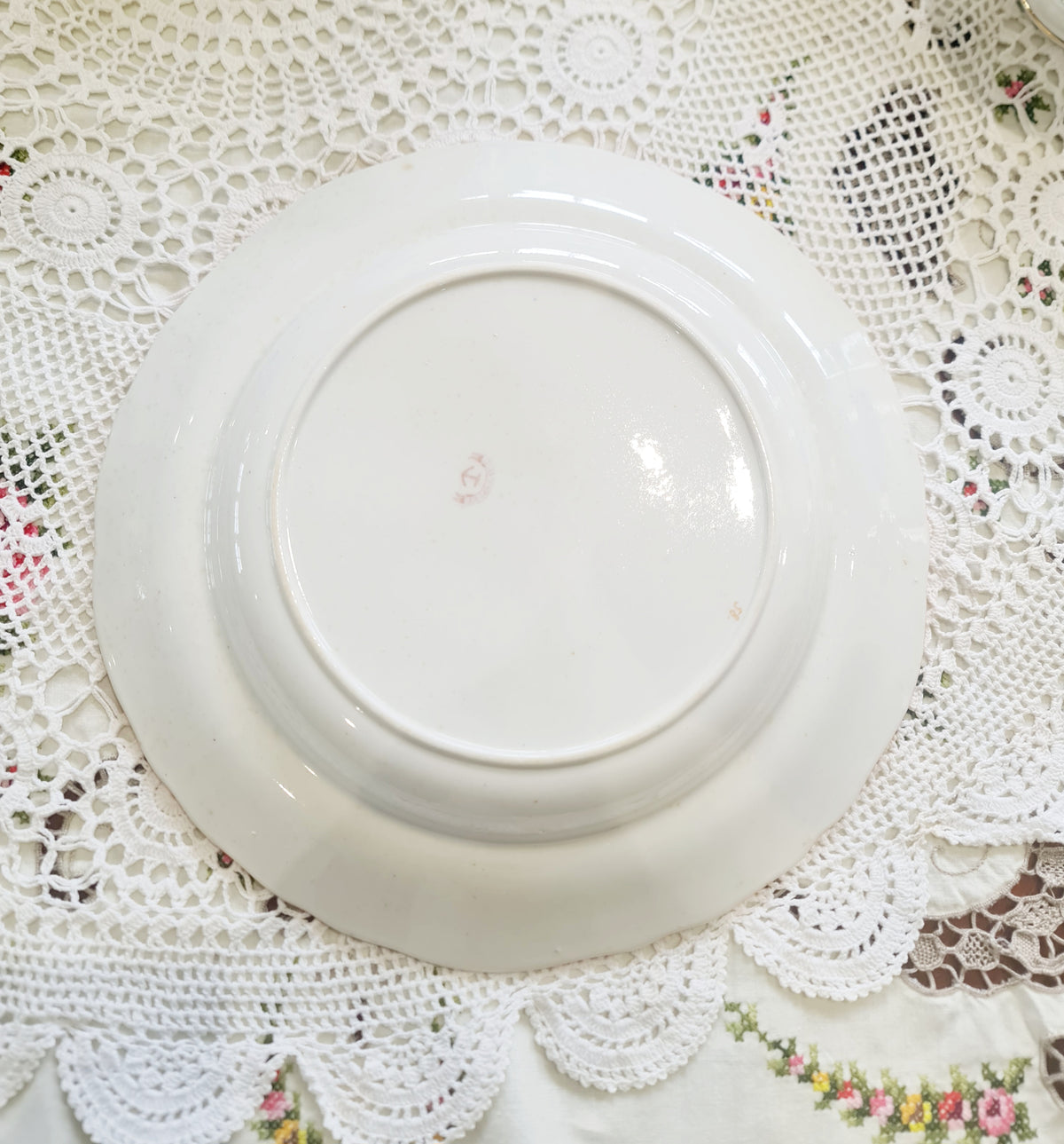 Georgian Davenport handpainted bowl with rim/plate