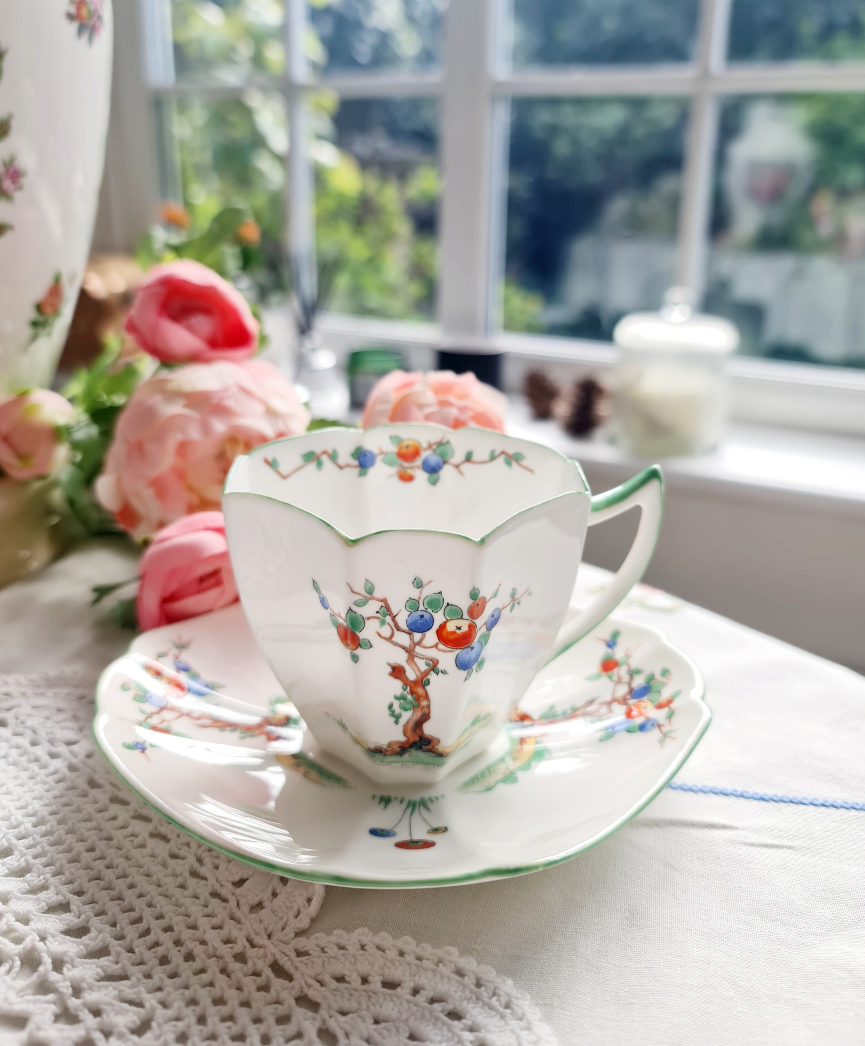 Shelley Queen Anne shape "Crabtree" pattern 11651
