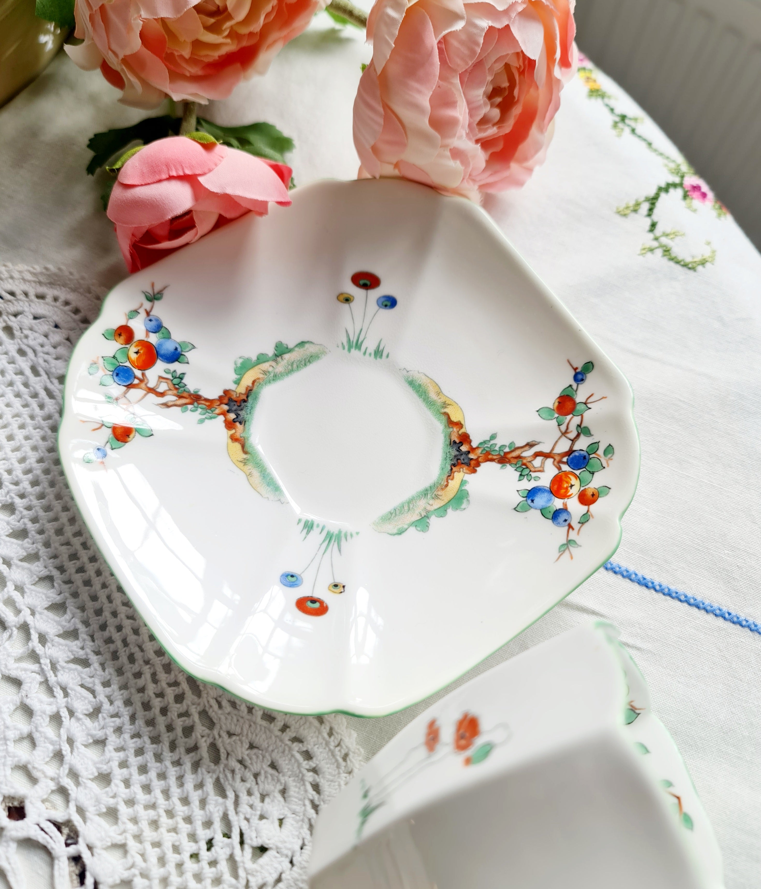 Shelley Queen Anne shape "Crabtree" pattern 11651