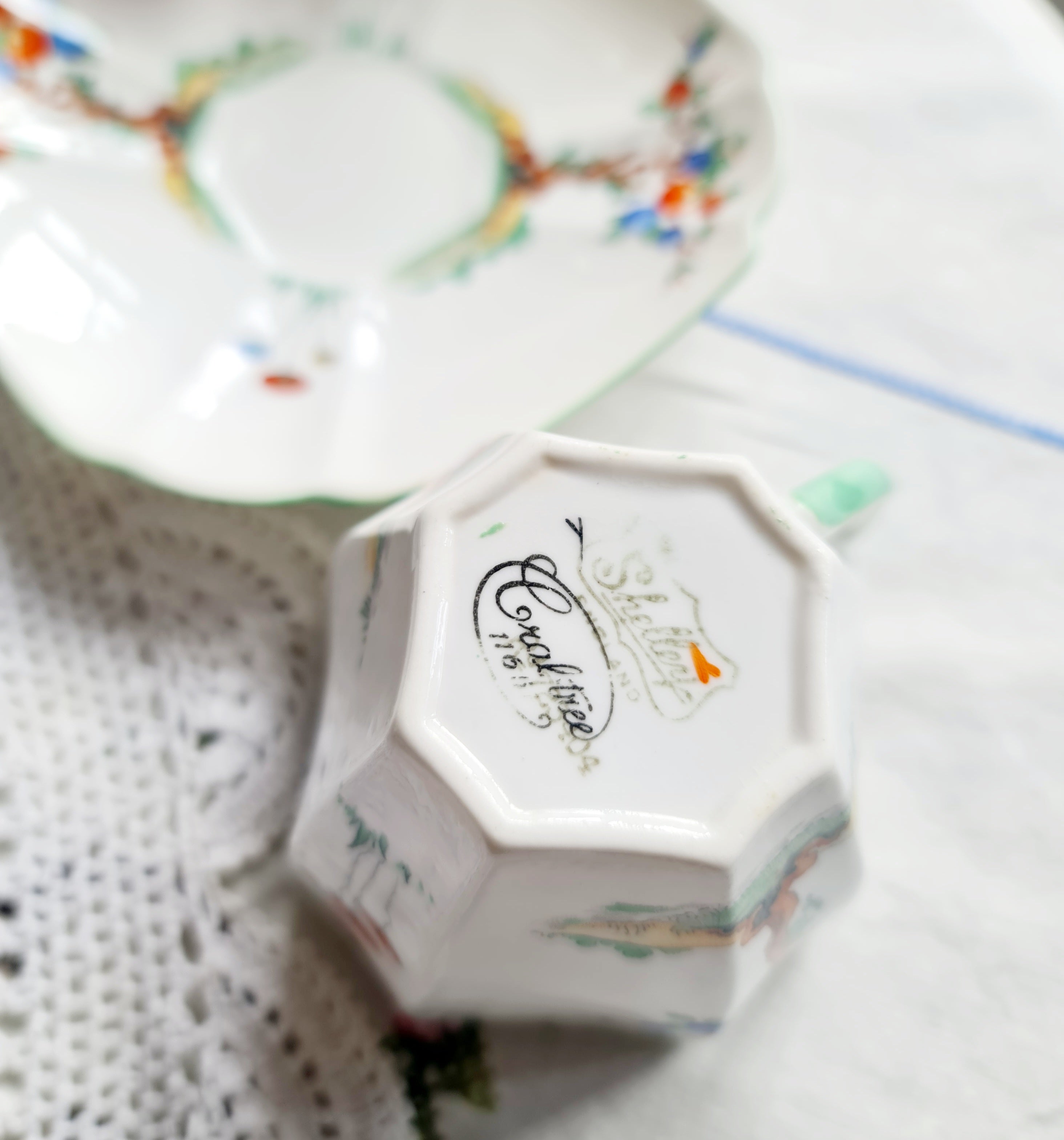 Shelley Queen Anne shape "Crabtree" pattern 11651