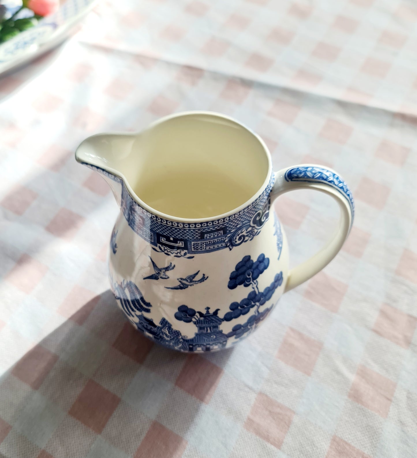 Beautiful Wedgwood willow jug