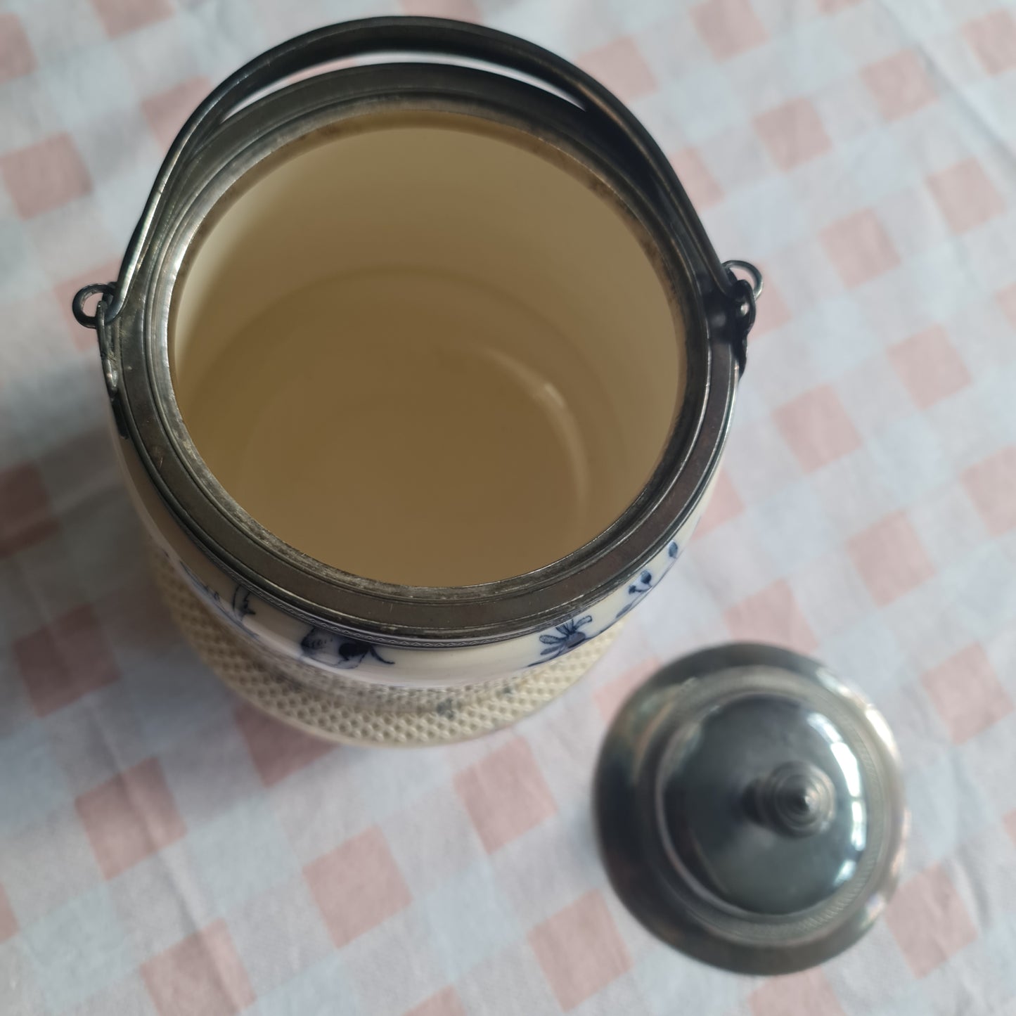 ANTIQUE W & R STOKE ON TRENT CARLTON WARE POPPY BLUE & WHITE BISCUIT BARREL 1890