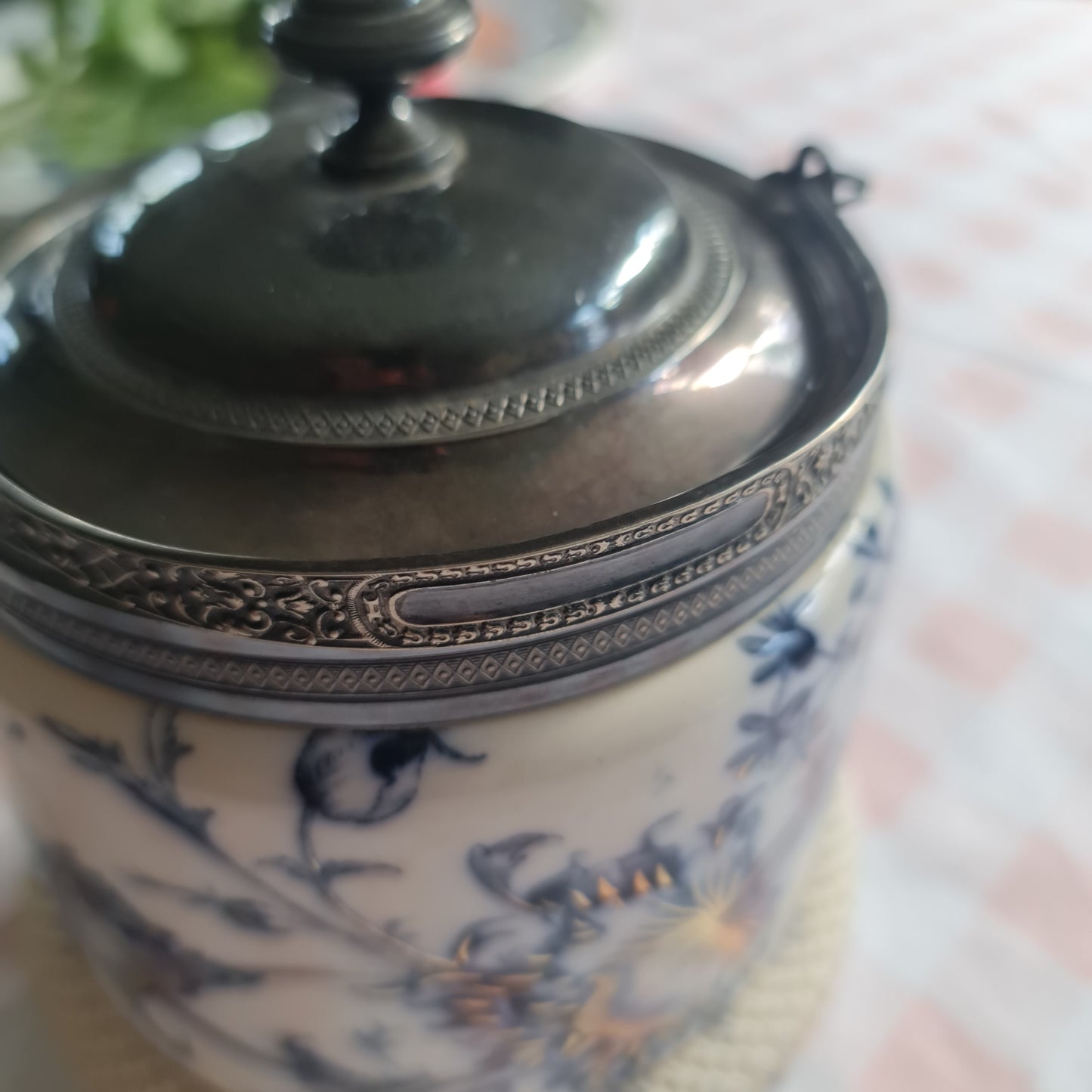 ANTIQUE W & R STOKE ON TRENT CARLTON WARE POPPY BLUE & WHITE BISCUIT BARREL 1890